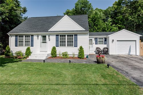 3 Sutton St, Greenville, RI, 02828-2205 | Card Image