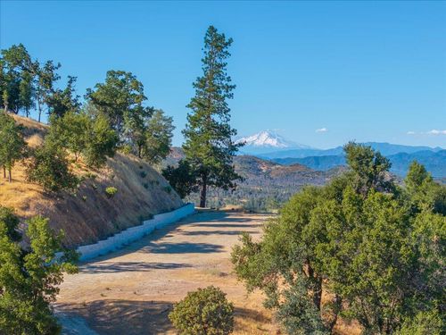 8450 Crown Way, Redding, CA, 96001-9545 | Card Image