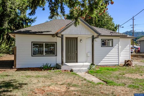 252 6th St, Lyons, OR, 97358 | Card Image