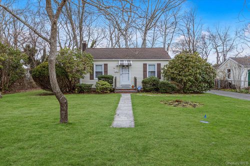 74 Country Club Rd, Bellport, NY, 11713-2325 | Card Image