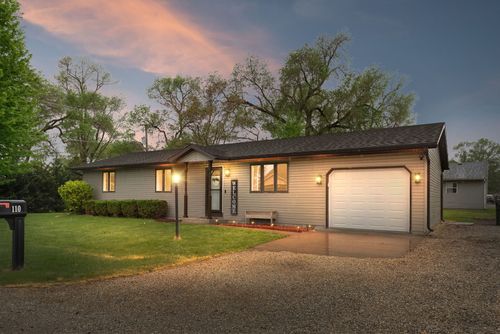 110 S Elm Ave, Saint Anne, IL, 60964-5487 | Card Image