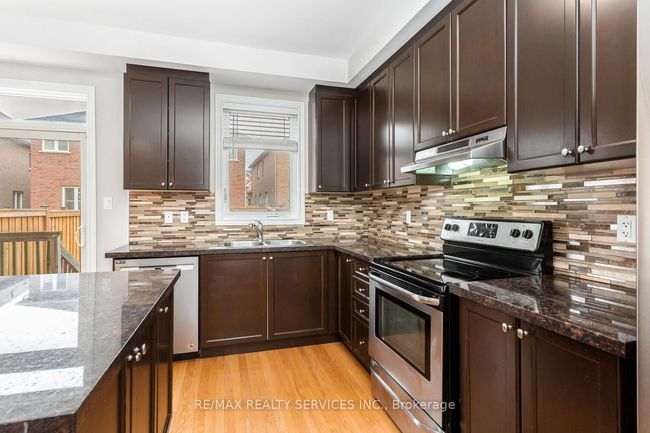 7 Mclaughlin Ave, House attached with 3 bedrooms, 3 bathrooms and 2 parking in Milton ON | Image 9