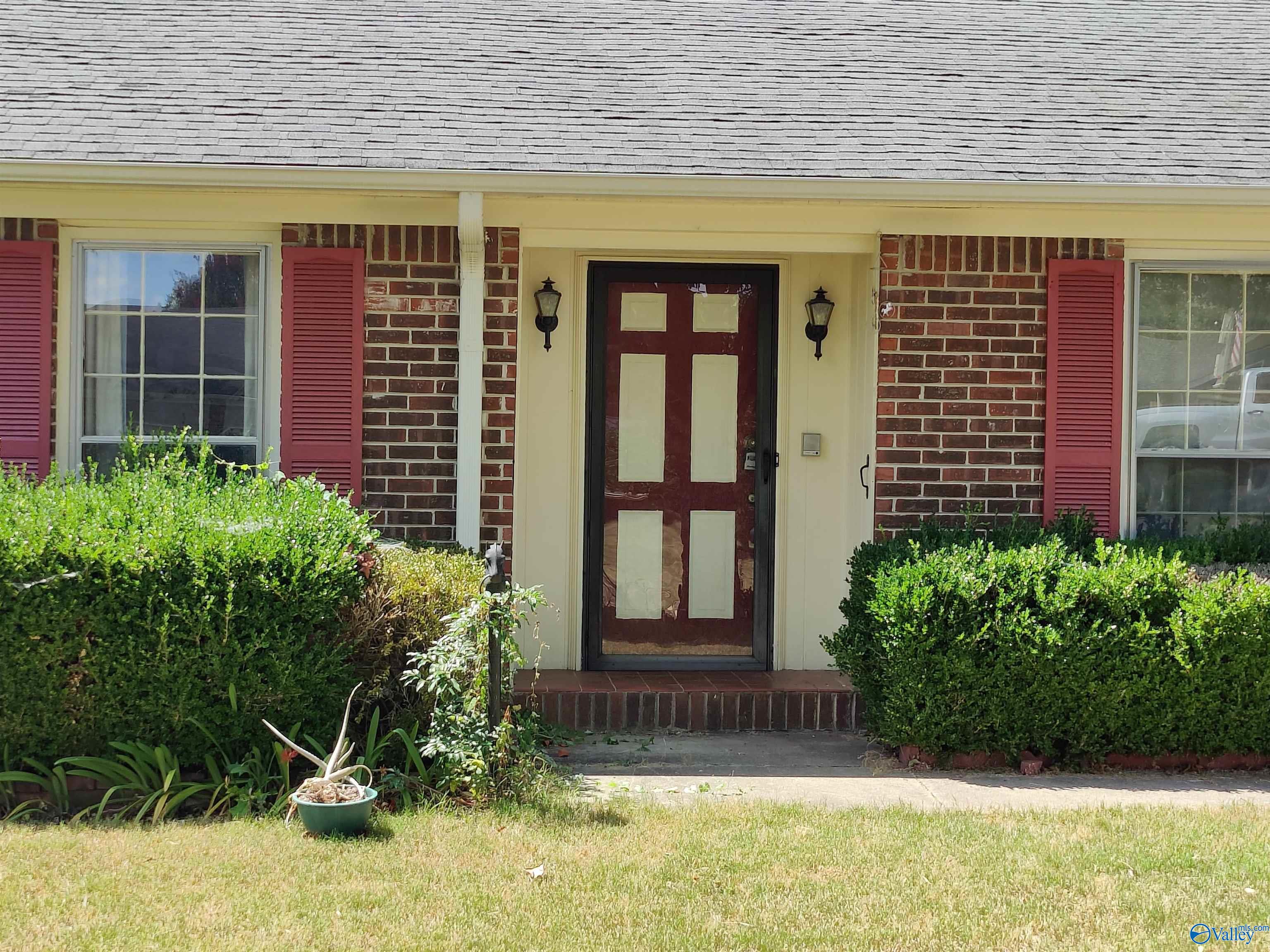2019 Sw Clayton Avenue, For Sale in Decatur Zoocasa