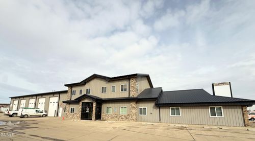 2407 2nd Ave W, Williston, ND, 58801-3413 | Card Image
