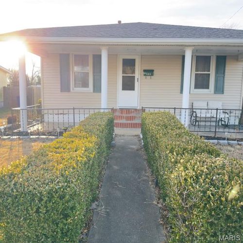 305 N James St, Sparta, IL, 62286-1215 | Card Image