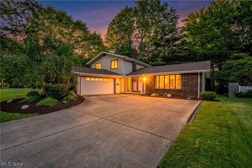 27020 Sleepy Hollow Dr, Westlake, OH, 44145-3241 | Card Image