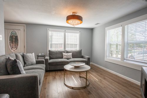 519 Taylor St, Arlington, TX, 76011-7461 | Card Image