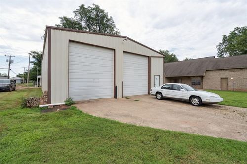 610 W Choctaw St, Lindsay, OK, 73052-5238 | Card Image