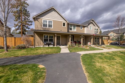 840 N Hindeman St, Sisters, OR, 97759-3127 | Card Image