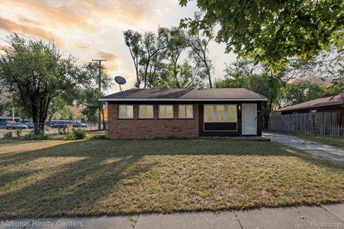 21901 Sloman St, Oak Park, MI, 48237-2975 | Card Image