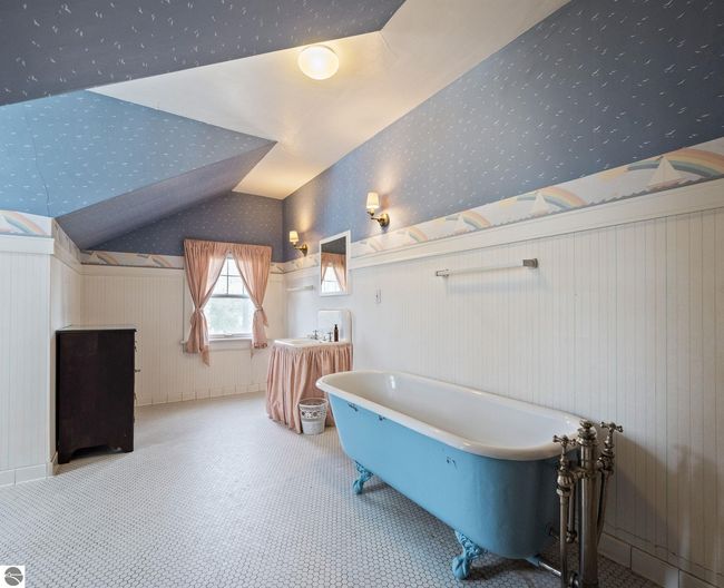 431 Michigan Ave, House other with 10 bedrooms, 7 bathrooms and null parking in Charlevoix MI | Image 54
