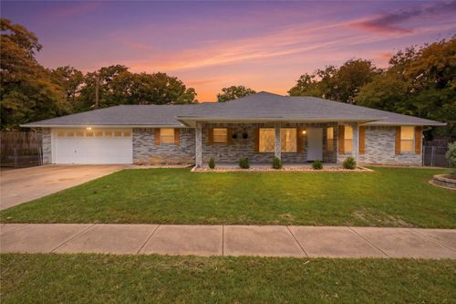 217 Spruce Cir, Azle, TX, 76020-3375 | Card Image