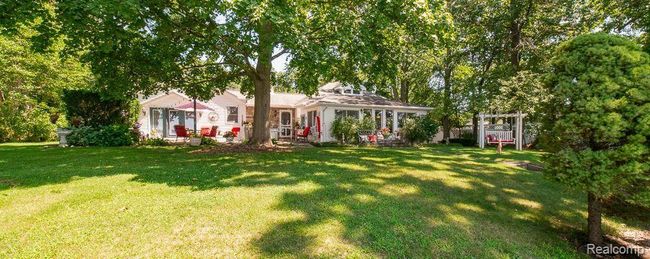 Huge yard, perfect for entertaining friends & fam | Image 47