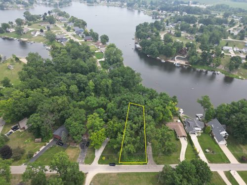 10921 Woodbrook Dr, Cement City, MI, 49233-9699 | Card Image