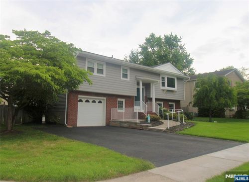 29 Arcadia Rd, Pompton Lakes, NJ, 07442-1937 | Card Image