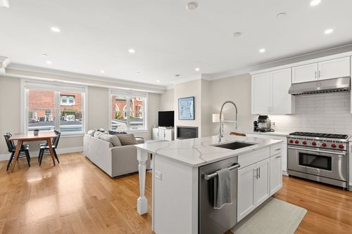 3-201 W 8th St, Boston, MA, 02127 | Card Image