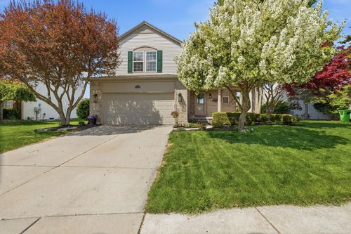 56807 Winding Creek Dr, Macomb, MI, 48042-1208 | Card Image