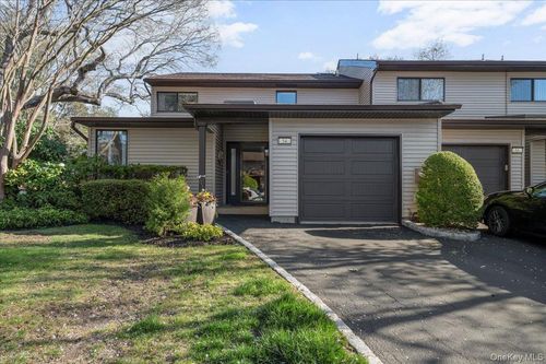 54 Northgate Cir, Huntingtn Sta, NY, 11747-3040 | Card Image