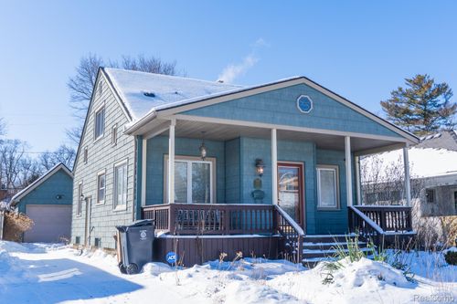 825 Frank St, Flint, MI, 48504-4858 | Card Image