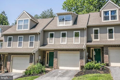 8 Westpointe Dr, Ephrata, PA, 17522-2490 | Card Image