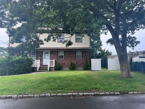 20 Amsterdam Ave, West Babylon, NY, 11704-4833 | Card Image