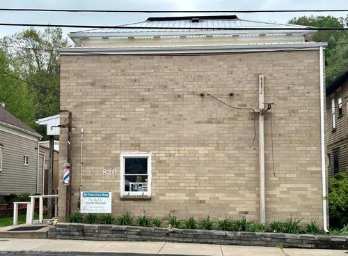 820 Commerce St, Wellsburg, WV, 26070-1529 | Card Image