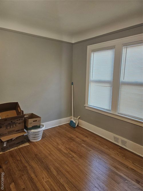 14951 Strathmoor St, Detroit, MI, 48227-2974 | Card Image