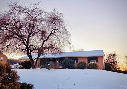 1124 Roundtree Dr, Bedford, VA, 24523-2412 | Card Image