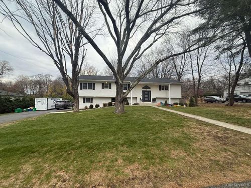 24 S Parker Dr, Monsey, NY, 10952-1601 | Card Image