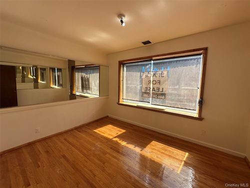 76 Roosevelt Ave, Jackson Heights, NY, 11372-6635 | Card Image