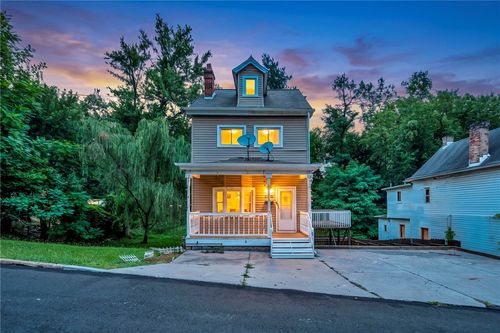 14 Arnold St, Crafton Heights, PA, 15205 | Card Image