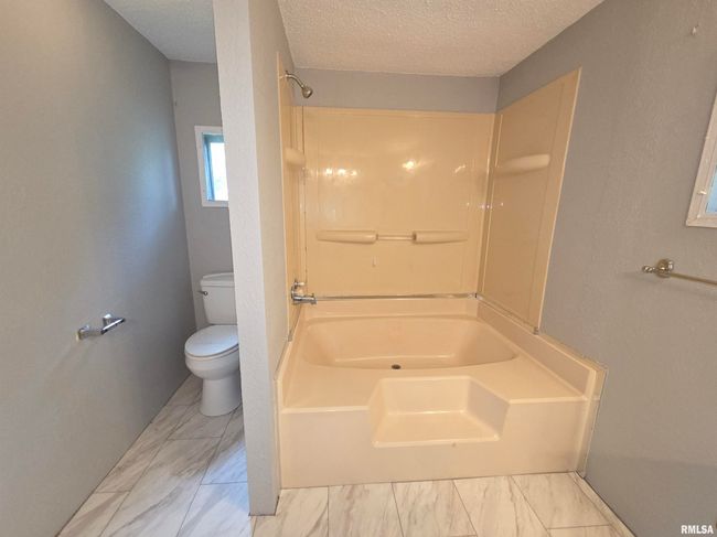 201 E 3 Rd St, Home with 3 bedrooms, 2 bathrooms and 2 parking in Christopher IL | Image 26