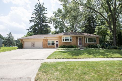 212 Detroit St, Saline, MI, 48176-1214 | Card Image