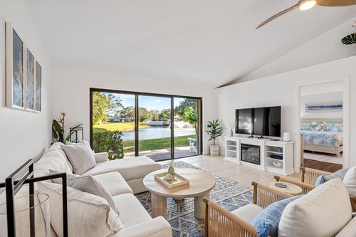 913 Club Dr, Palm Beach Gardens, FL, 33418-7066 | Card Image