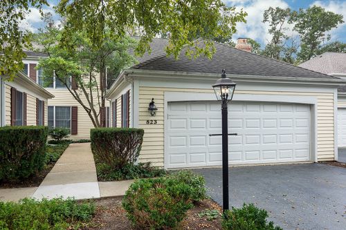 823 Suffield Sq, Lincolnshire, IL, 60069-3433 | Card Image