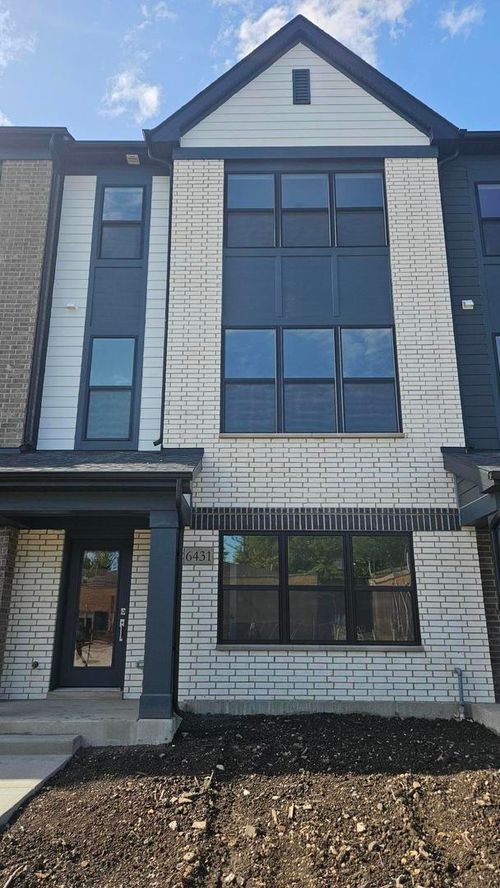 6431 Main St, Morton Grove, IL, 60053-2633 | Card Image