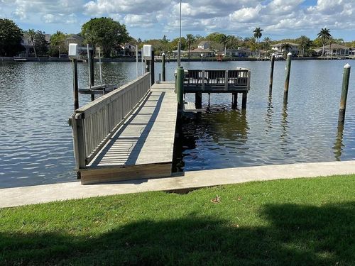 1118 Monterey Blvd Ne, ST PETERSBURG, FL, 33704-2312 | Card Image