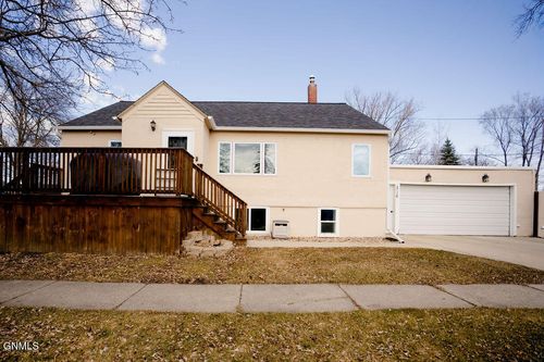 316 8th St Sw, Jamestown, ND, 58401-4639 | Card Image