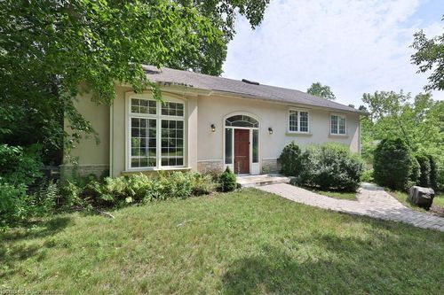 1340 Contour Dr, Mississauga, ON, L5H1B2 | Card Image