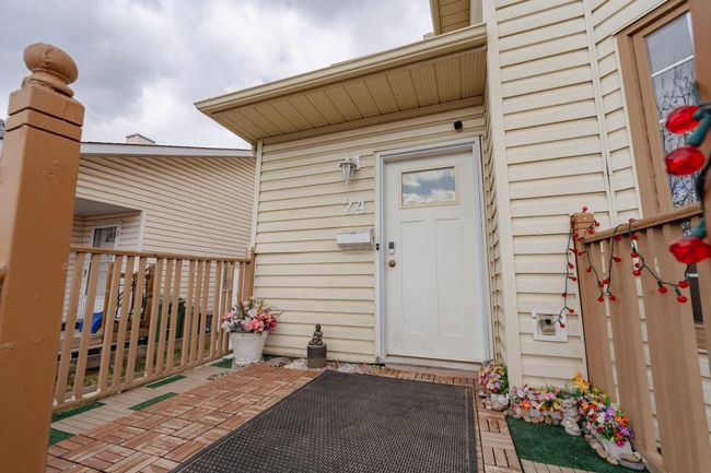 24 Laguna Close Ne, House other with 4 bedrooms, 3 bathrooms and 2 parking in Calgary AB | Image 4