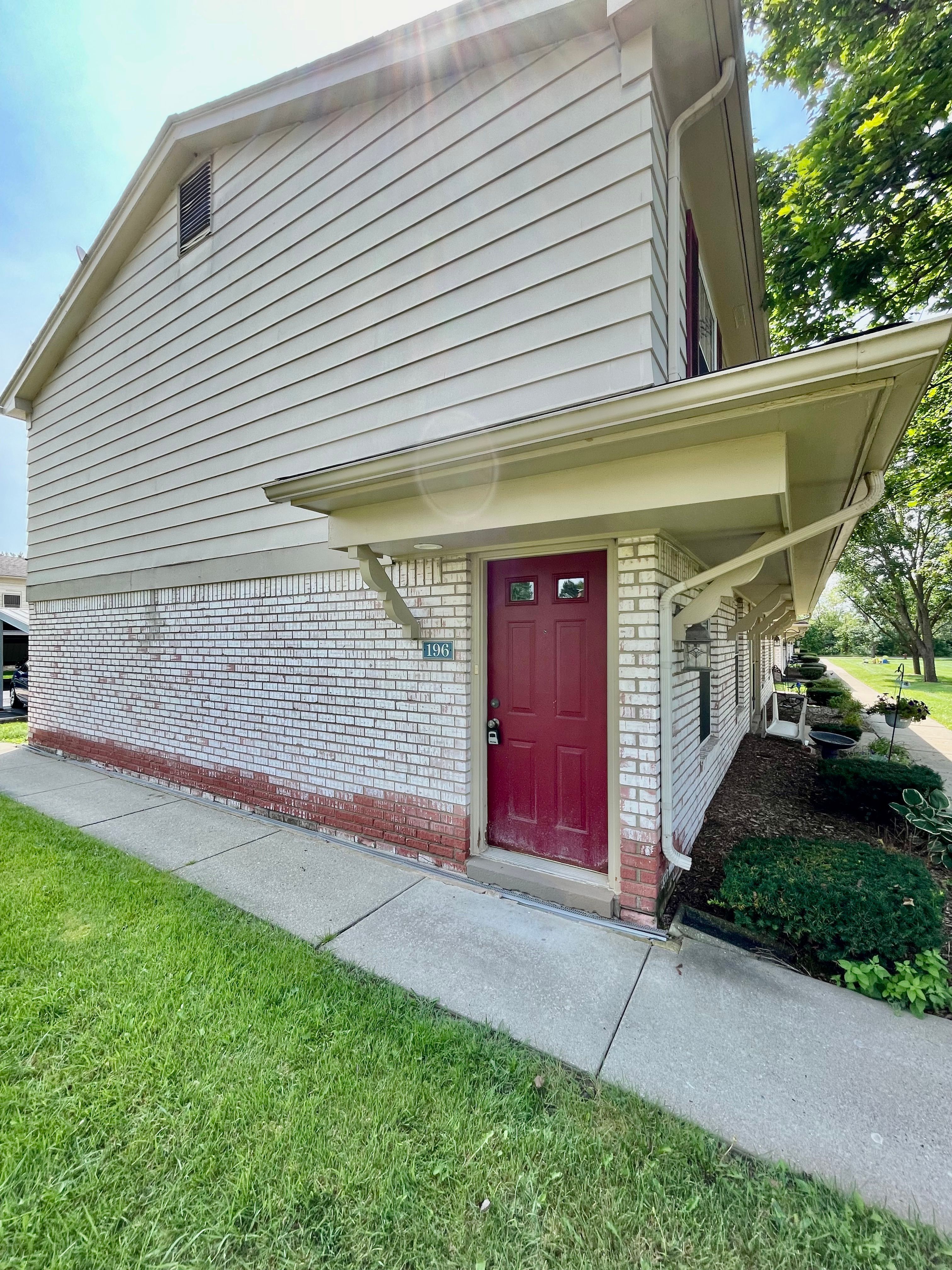 Princeton Dr, South Lyon, MI 48178