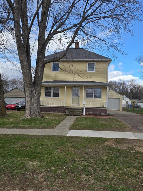 831 W Main St, Pipestone, MN, 56164-1255 | Card Image