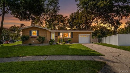 16 Niagara Cir, North Tonawanda, NY, 14120-4122 | Card Image
