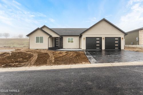 114 Vineyard View Ln, Yakima, WA, 98901-6102 | Card Image