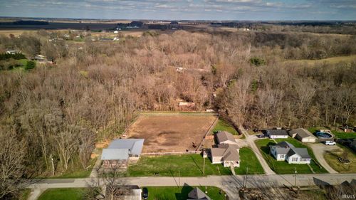 215 N Lincoln St, Galveston, IN, 46932-9786 | Card Image