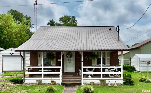 208 Charles St, Benton, IL, 62812-1116 | Card Image