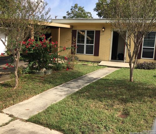 9302 La Ronda Dr, San Antonio, TX, 78224-2601 | Card Image