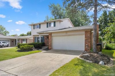 19466 Coventry Drive, Home with 3 bedrooms, 2 bathrooms and null parking in Riverview MI | Image 2