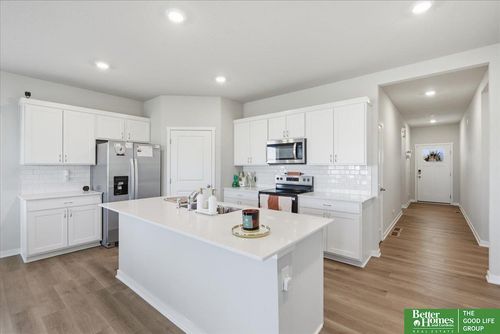 6228 Clear Creek St, Papillion, NE, 68157-2353 | Card Image