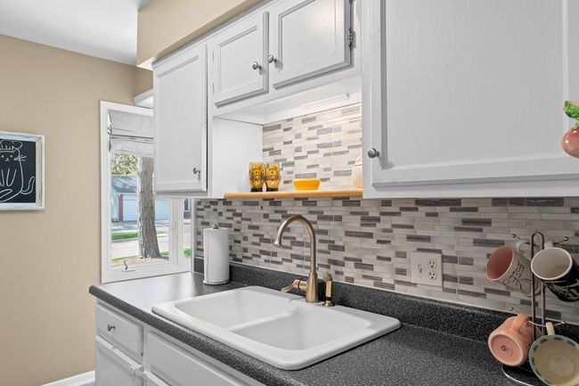 1833 Burrwood Cir, Condo with 2 bedrooms, 3 bathrooms and null parking in East Lansing MI | Image 4